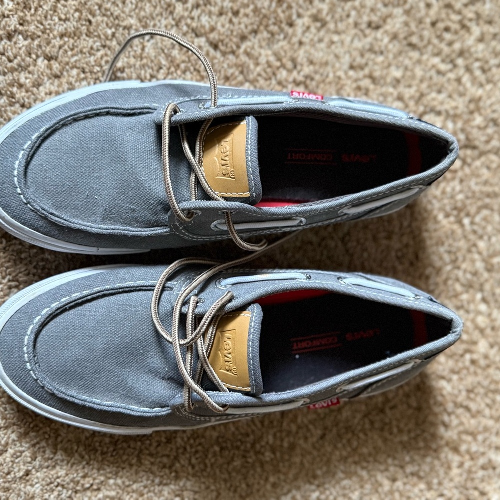 Levi's Gray Boat Shoes with Moccasin Design - Picture 4 of 5